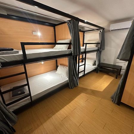 The Cute Silom Hostel Банкок Екстериор снимка