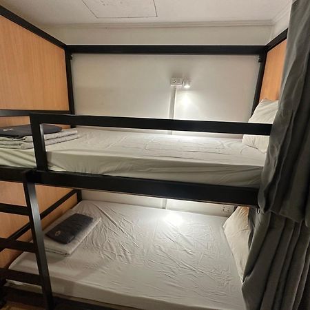 The Cute Silom Hostel Банкок Екстериор снимка