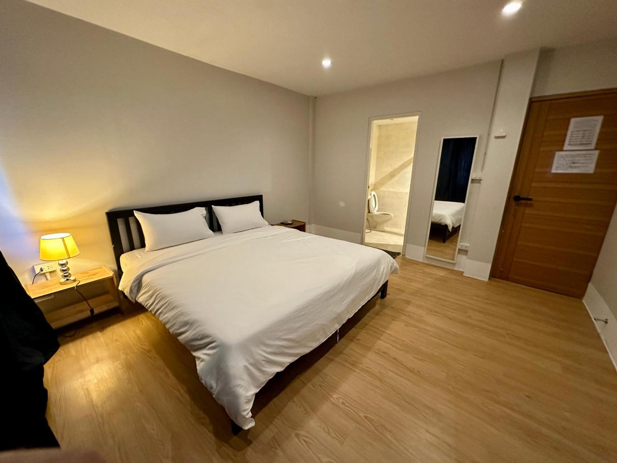 The Cute Silom Hostel Банкок Екстериор снимка