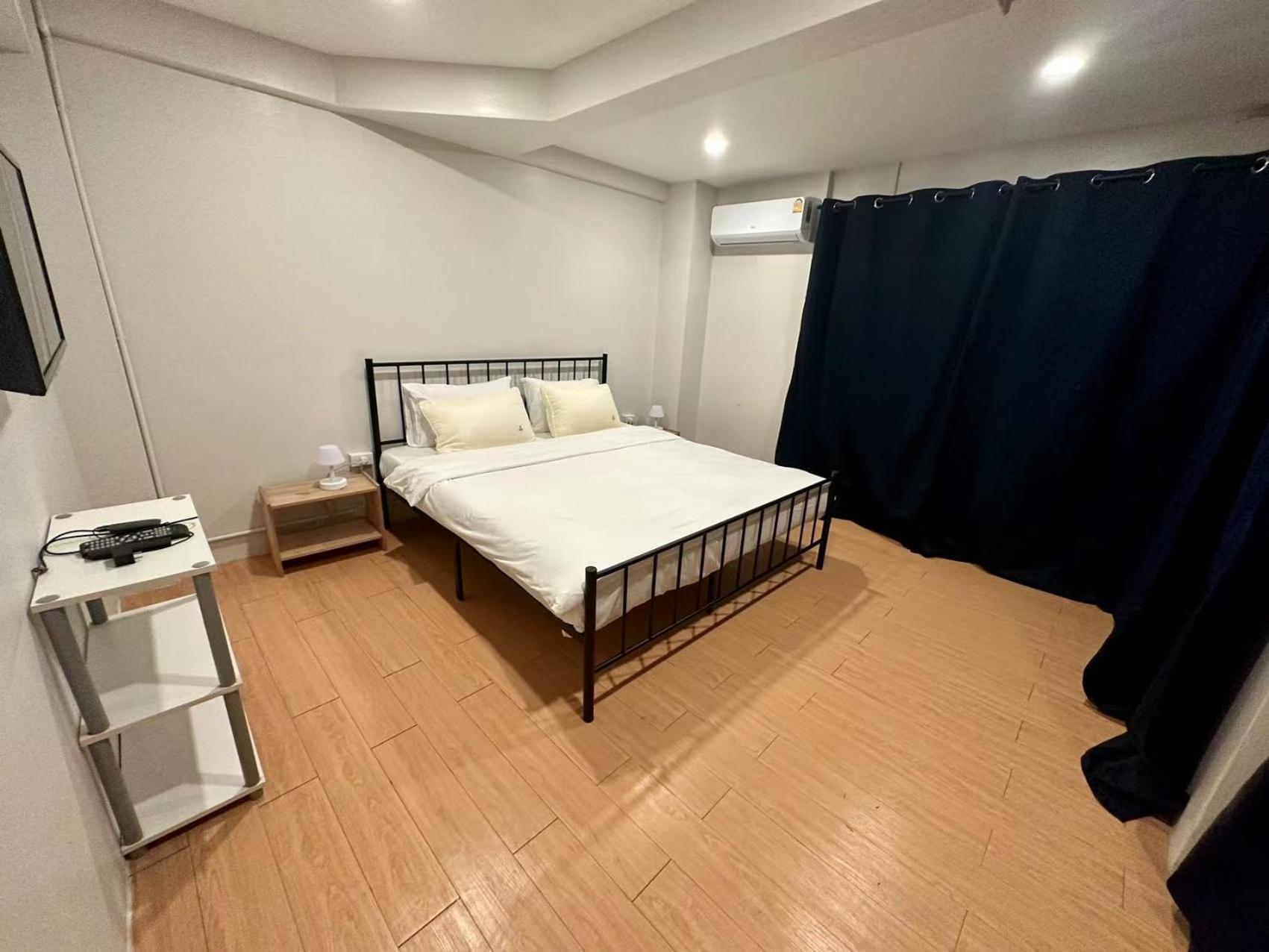 The Cute Silom Hostel Банкок Екстериор снимка