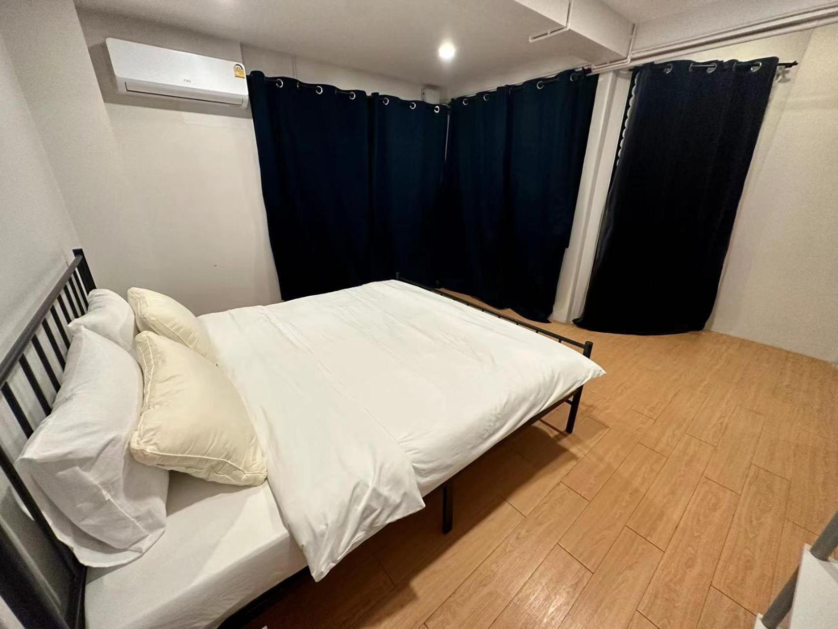 The Cute Silom Hostel Банкок Екстериор снимка