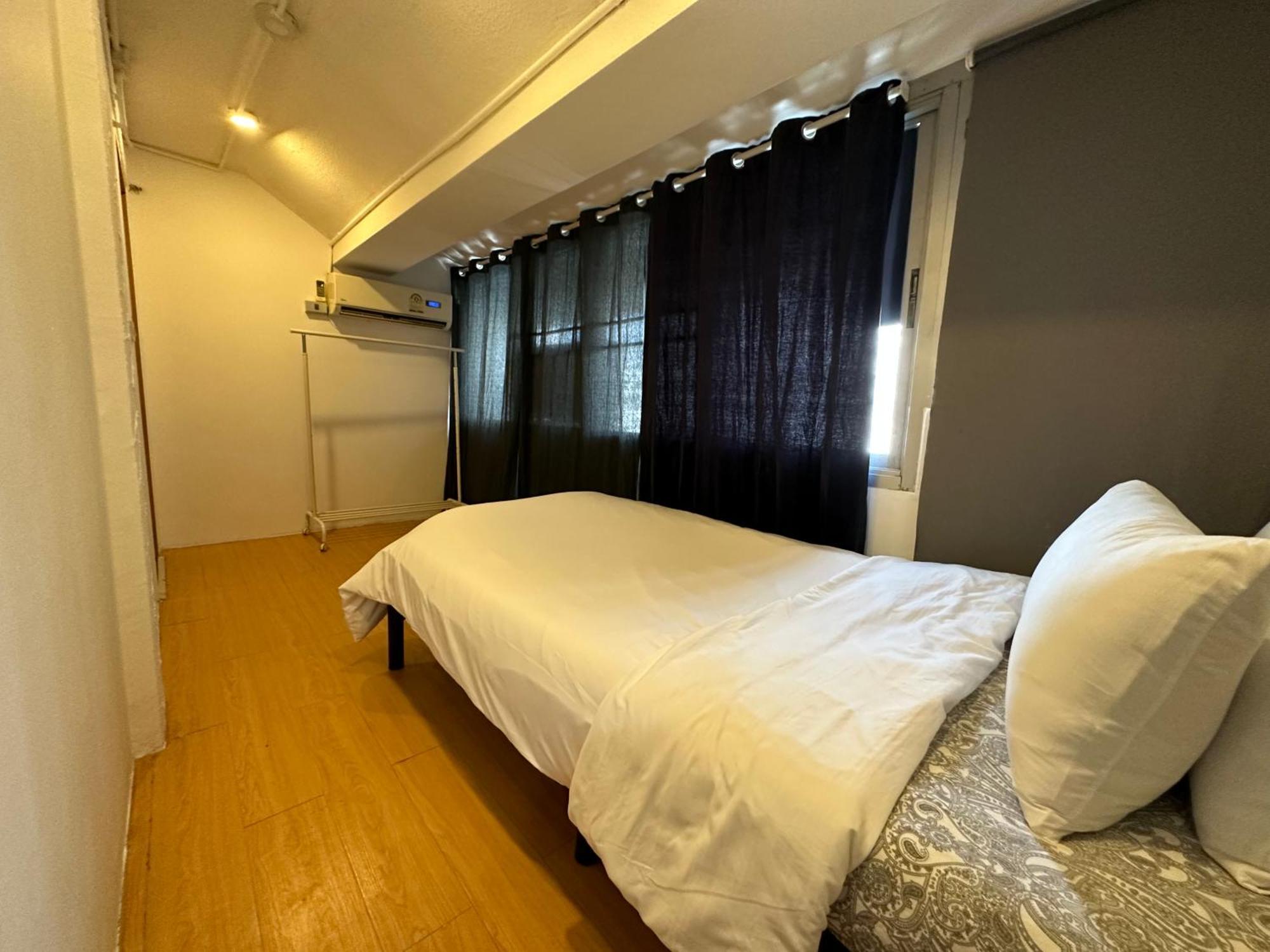 The Cute Silom Hostel Банкок Екстериор снимка