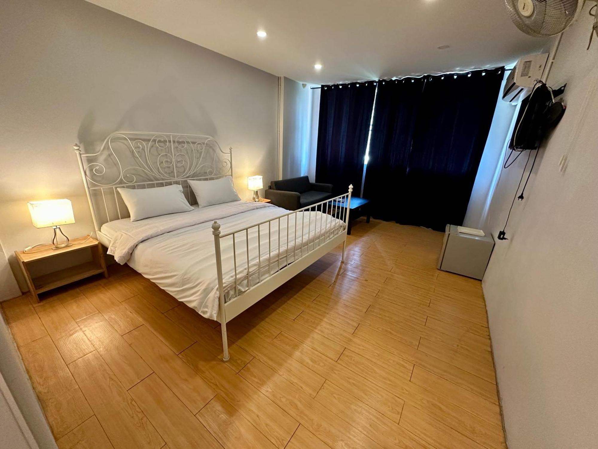 The Cute Silom Hostel Банкок Екстериор снимка