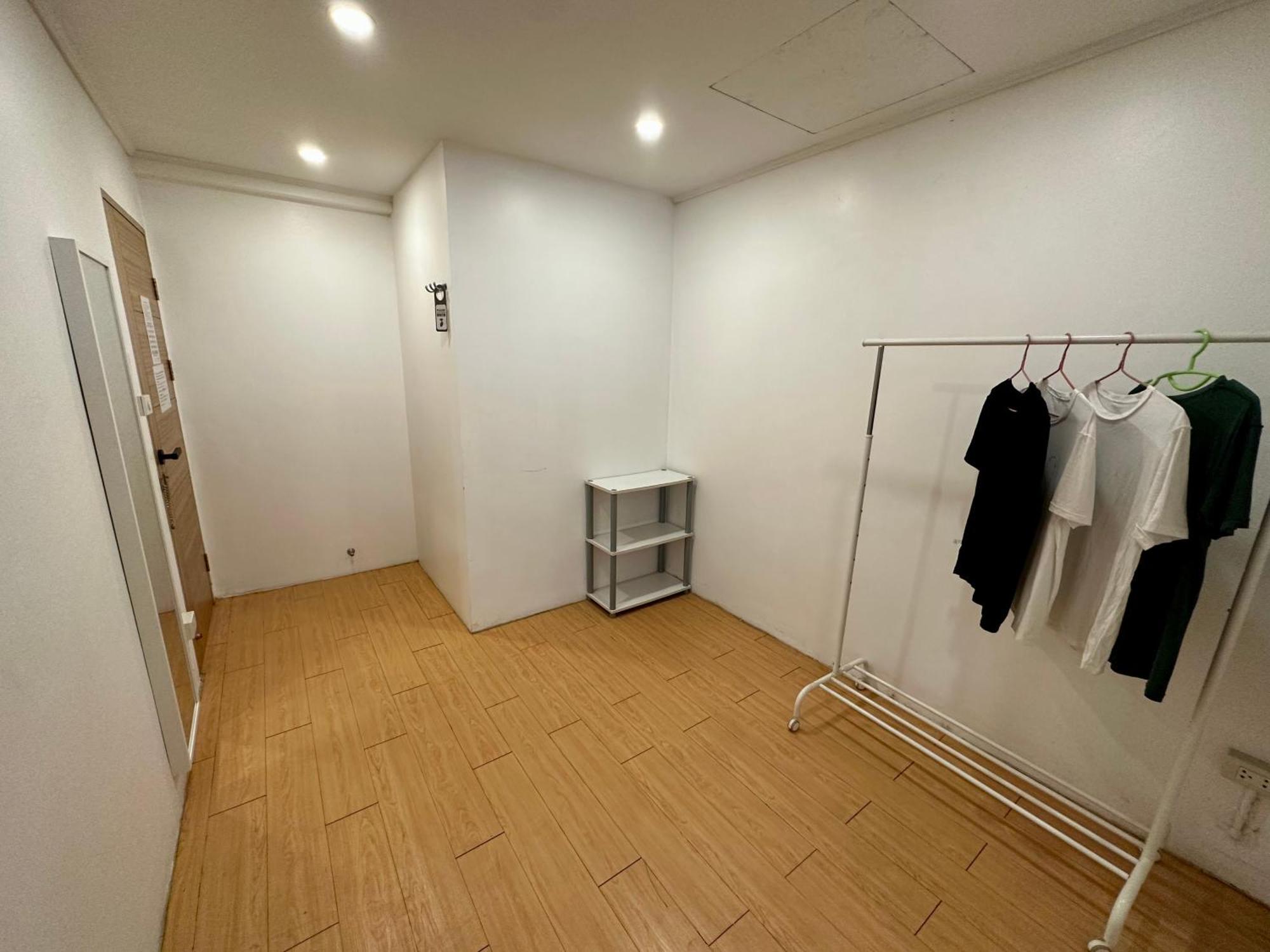 The Cute Silom Hostel Банкок Екстериор снимка