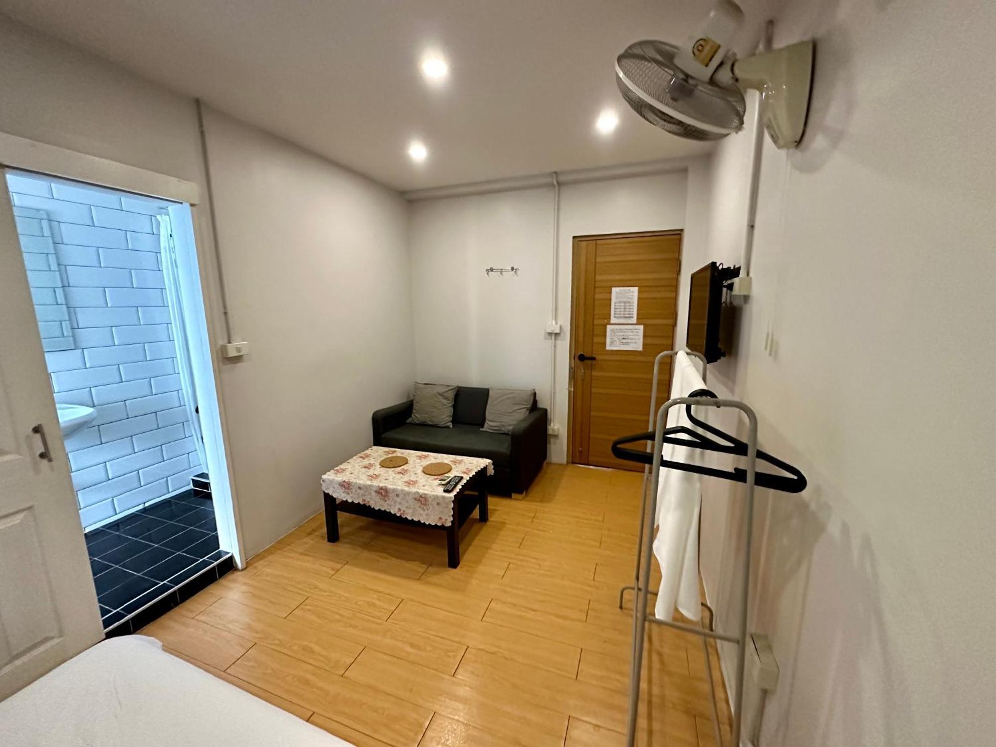 The Cute Silom Hostel Банкок Екстериор снимка