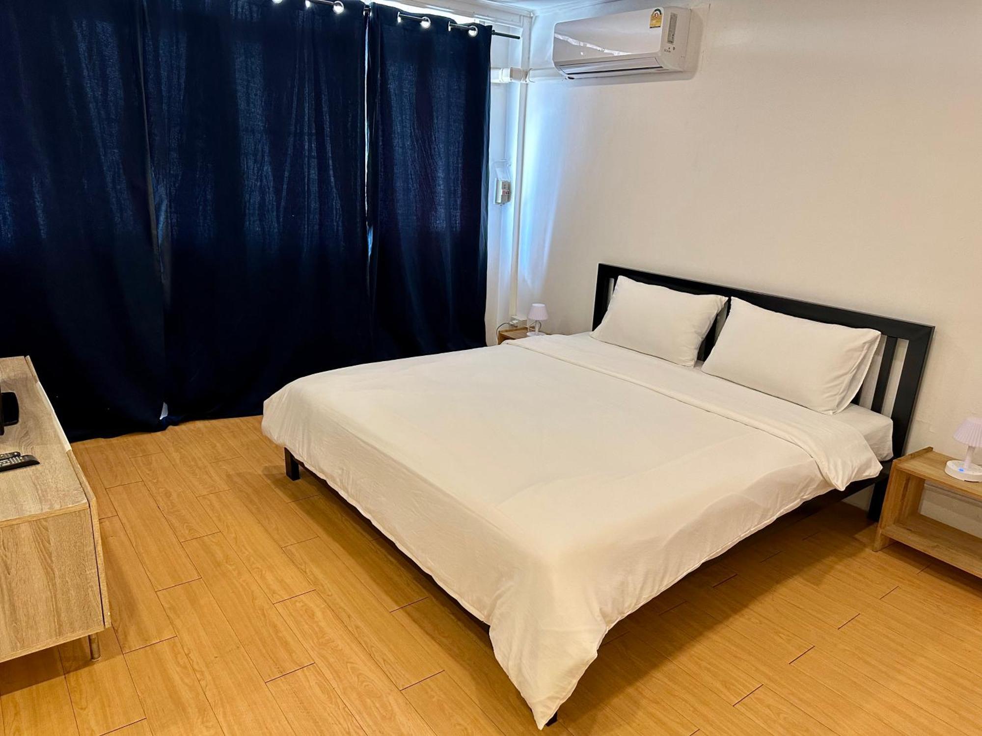 The Cute Silom Hostel Банкок Екстериор снимка