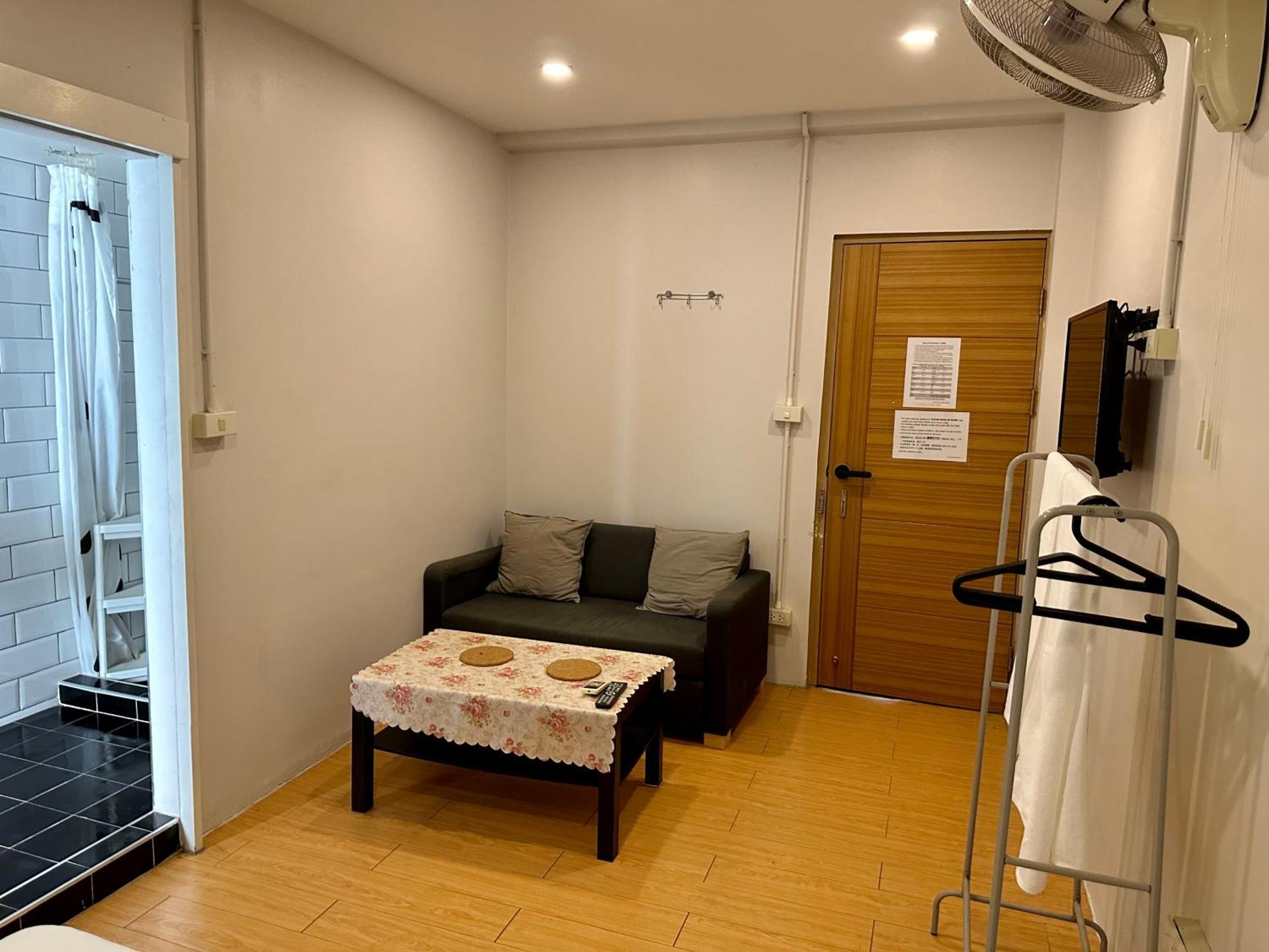 The Cute Silom Hostel Банкок Екстериор снимка