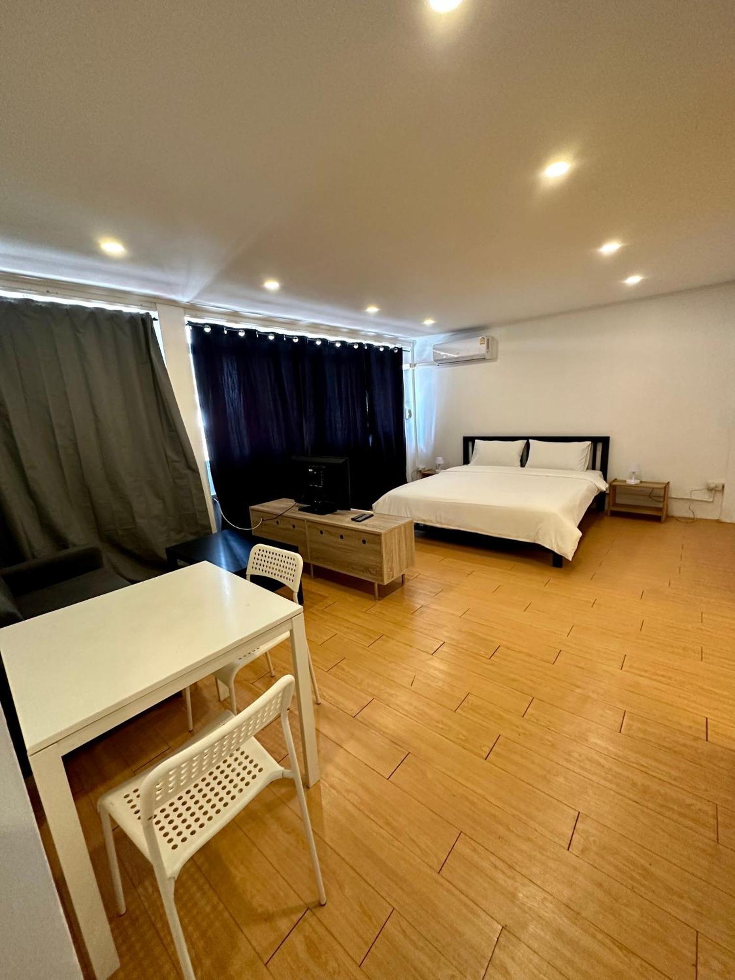 The Cute Silom Hostel Банкок Екстериор снимка