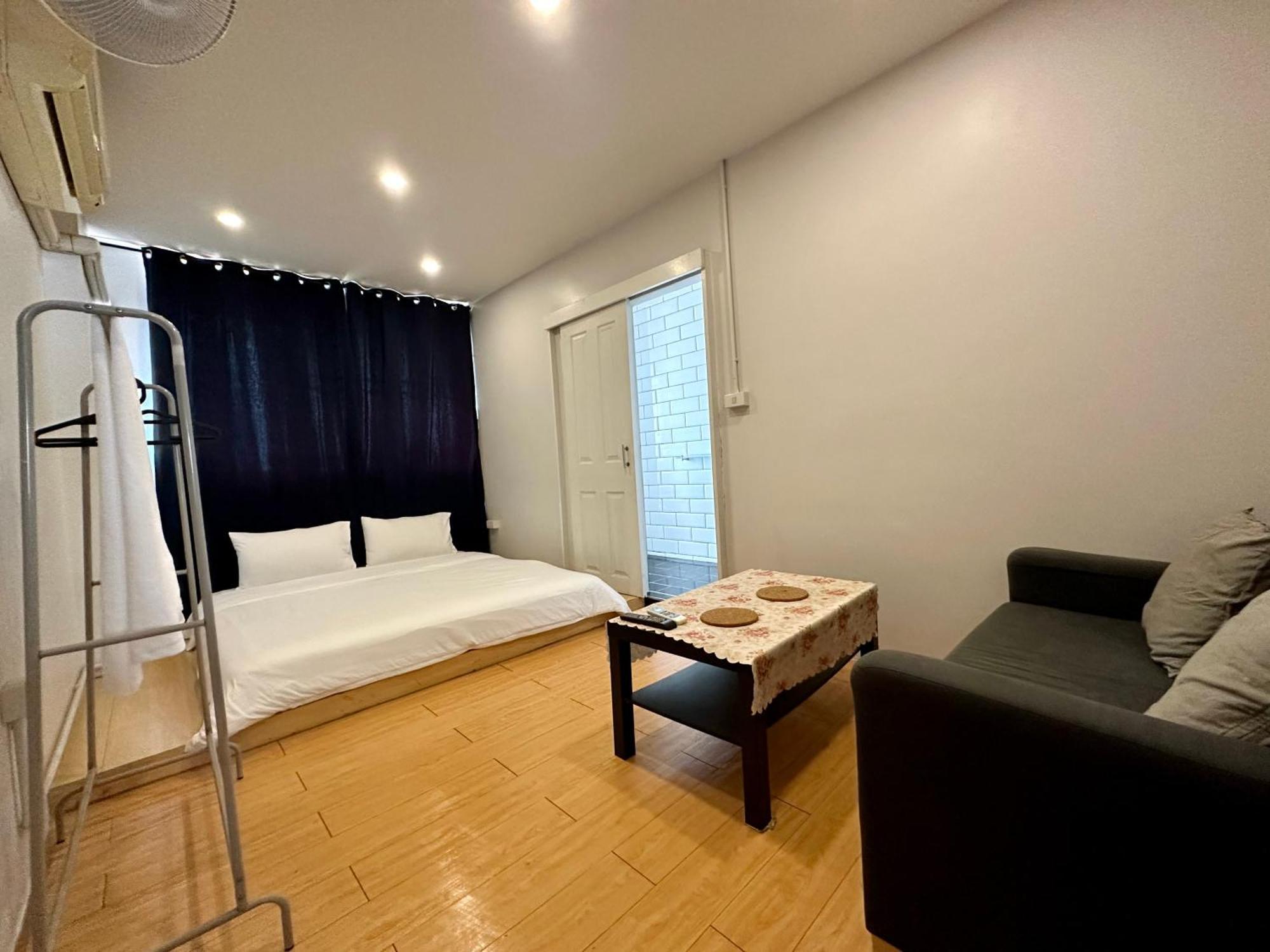 The Cute Silom Hostel Банкок Екстериор снимка