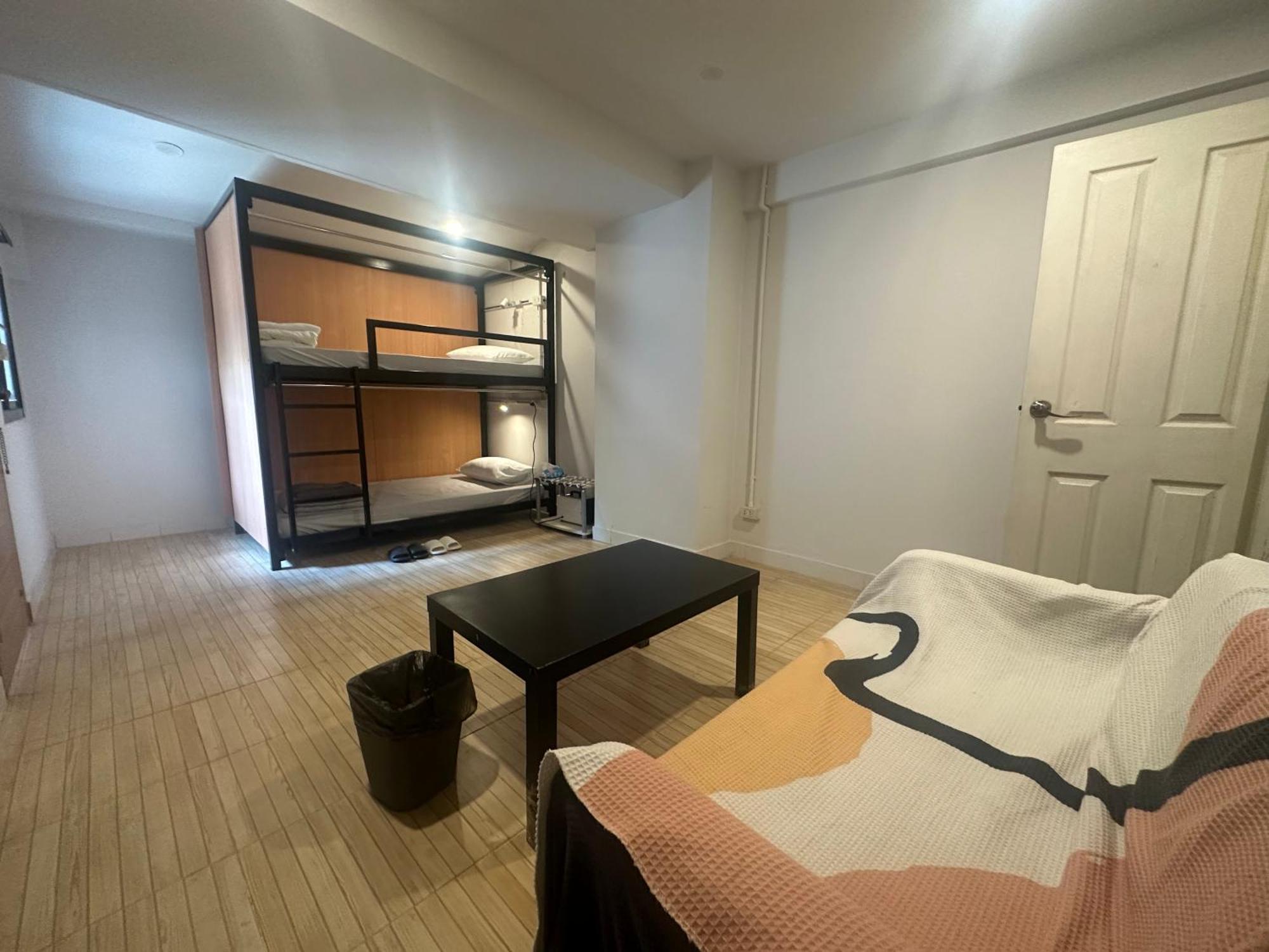 The Cute Silom Hostel Банкок Екстериор снимка