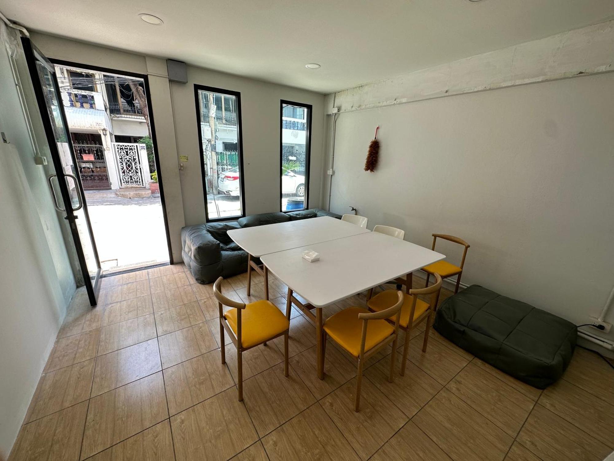 The Cute Silom Hostel Банкок Екстериор снимка