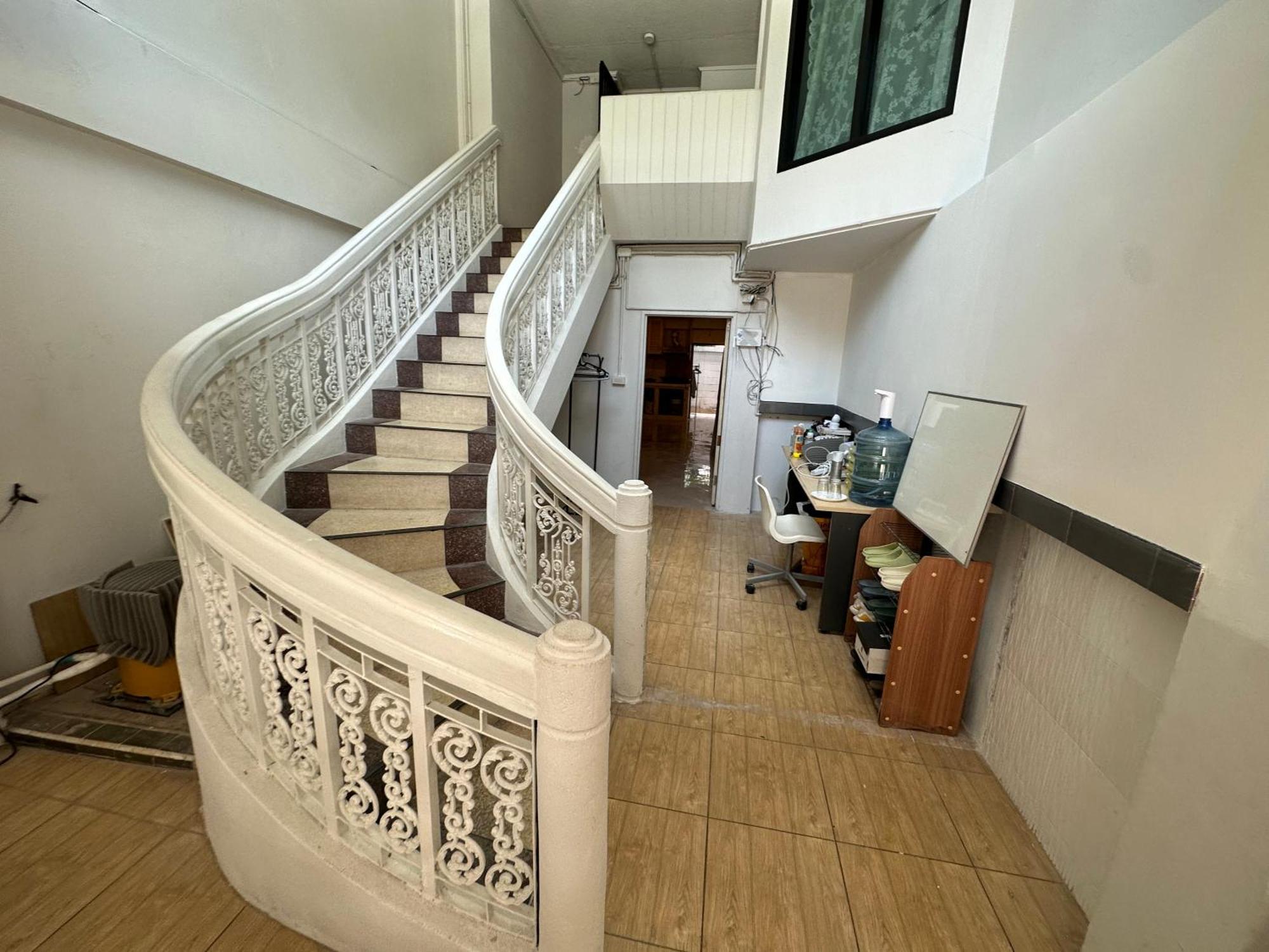 The Cute Silom Hostel Банкок Екстериор снимка