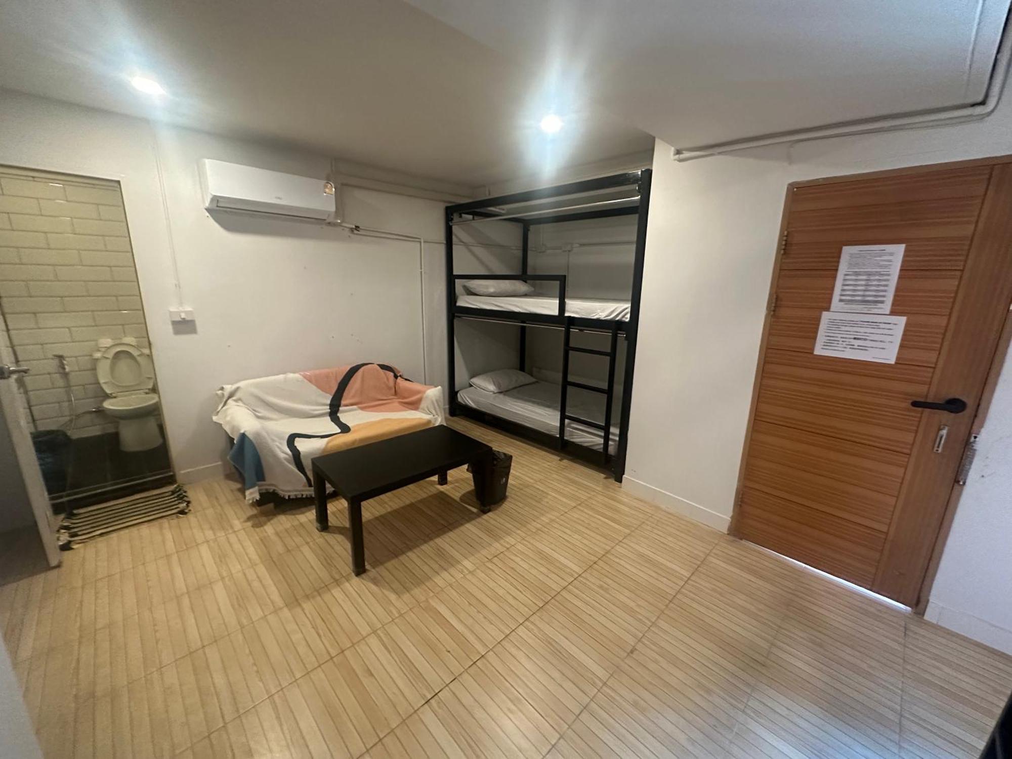 The Cute Silom Hostel Банкок Екстериор снимка