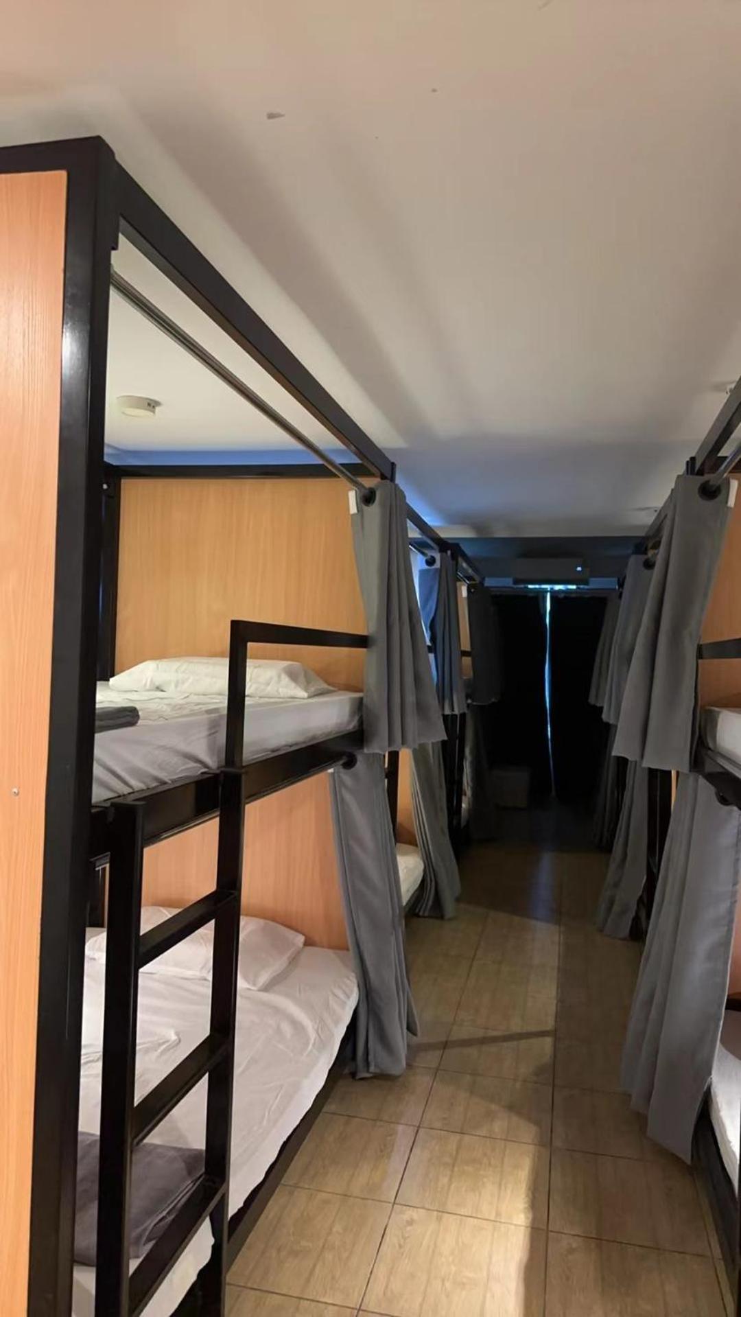 The Cute Silom Hostel Банкок Екстериор снимка