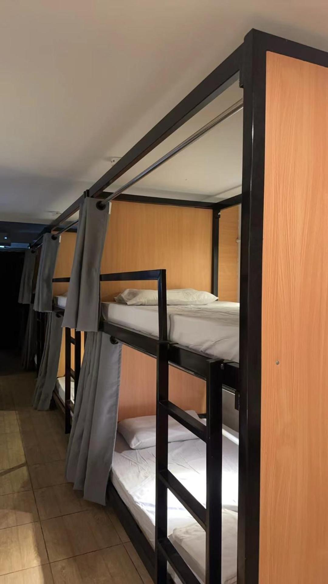 The Cute Silom Hostel Банкок Екстериор снимка