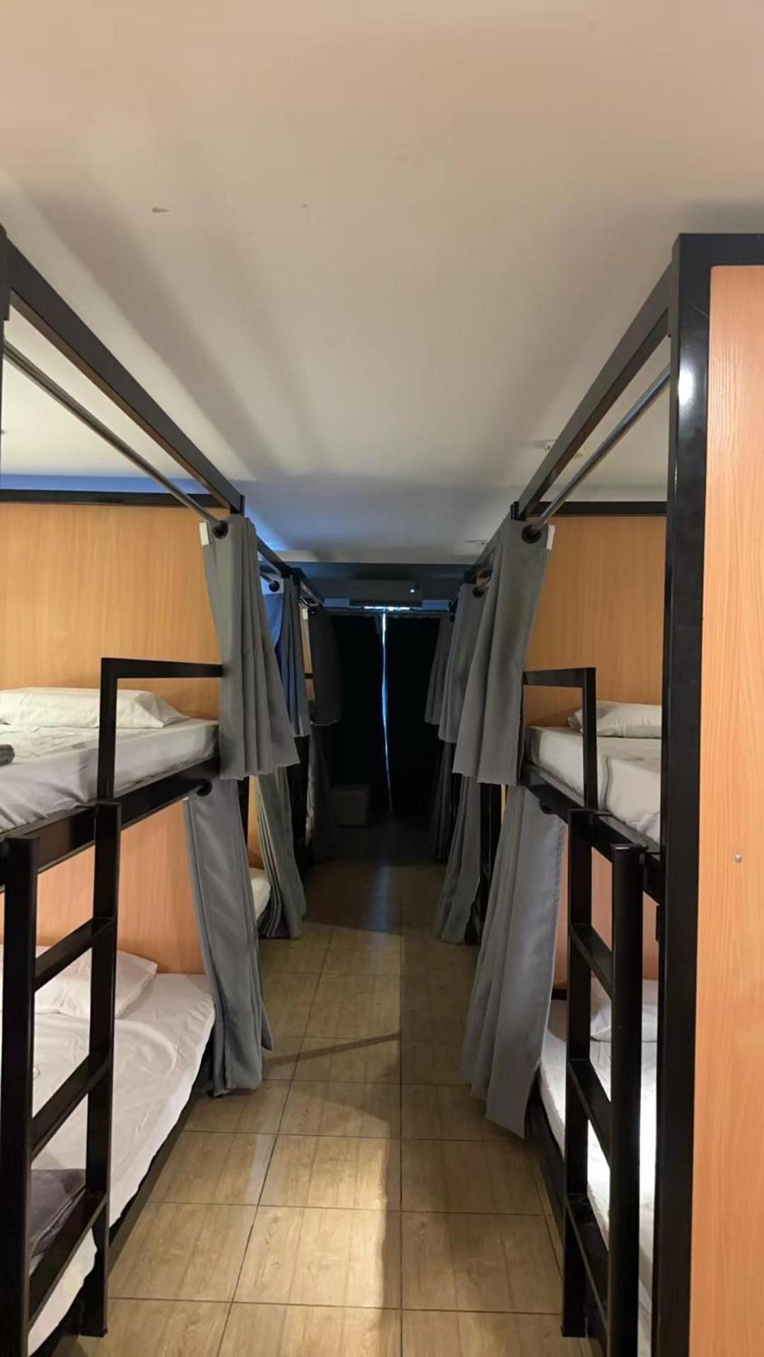 The Cute Silom Hostel Банкок Екстериор снимка