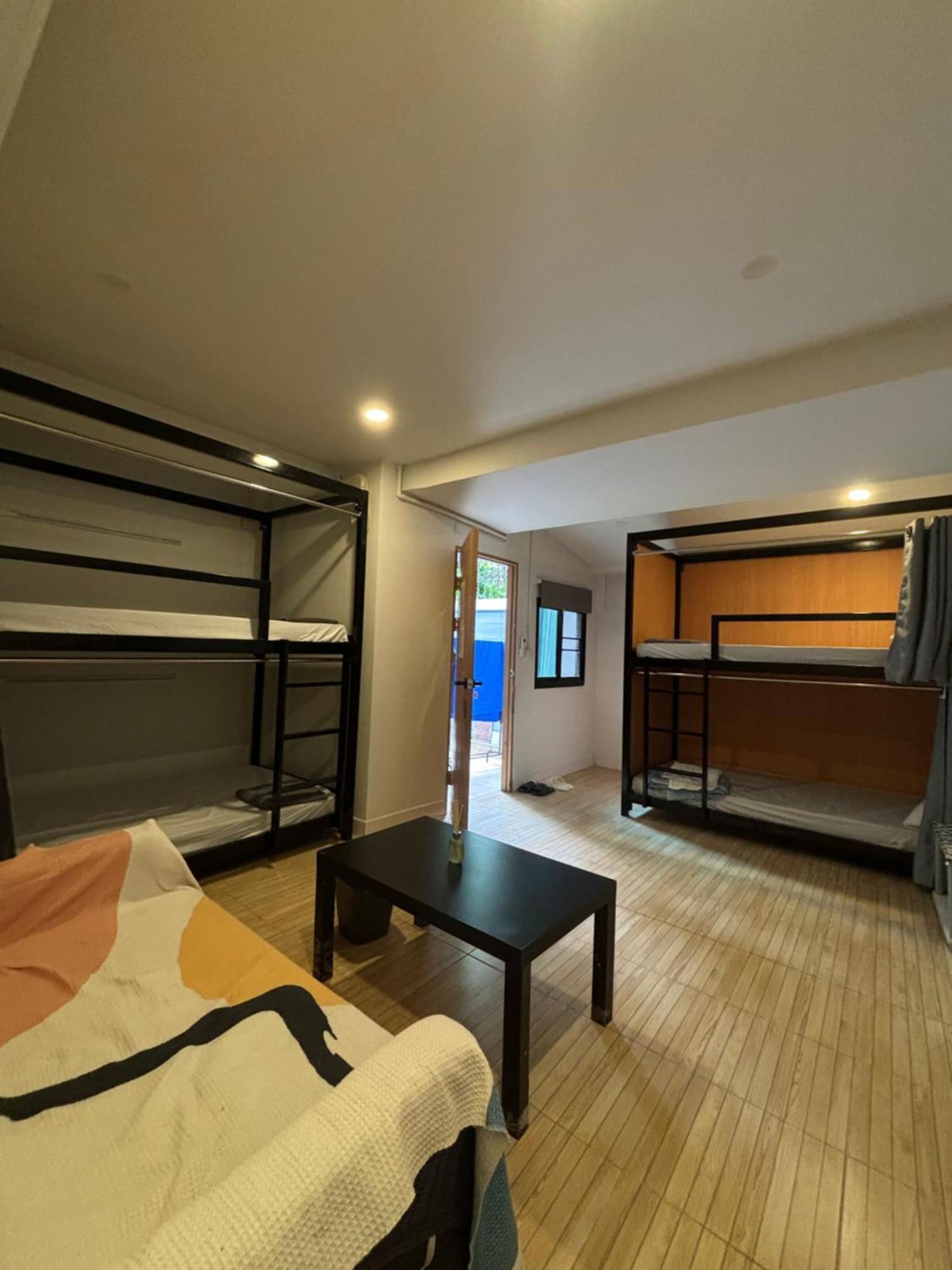 The Cute Silom Hostel Банкок Екстериор снимка