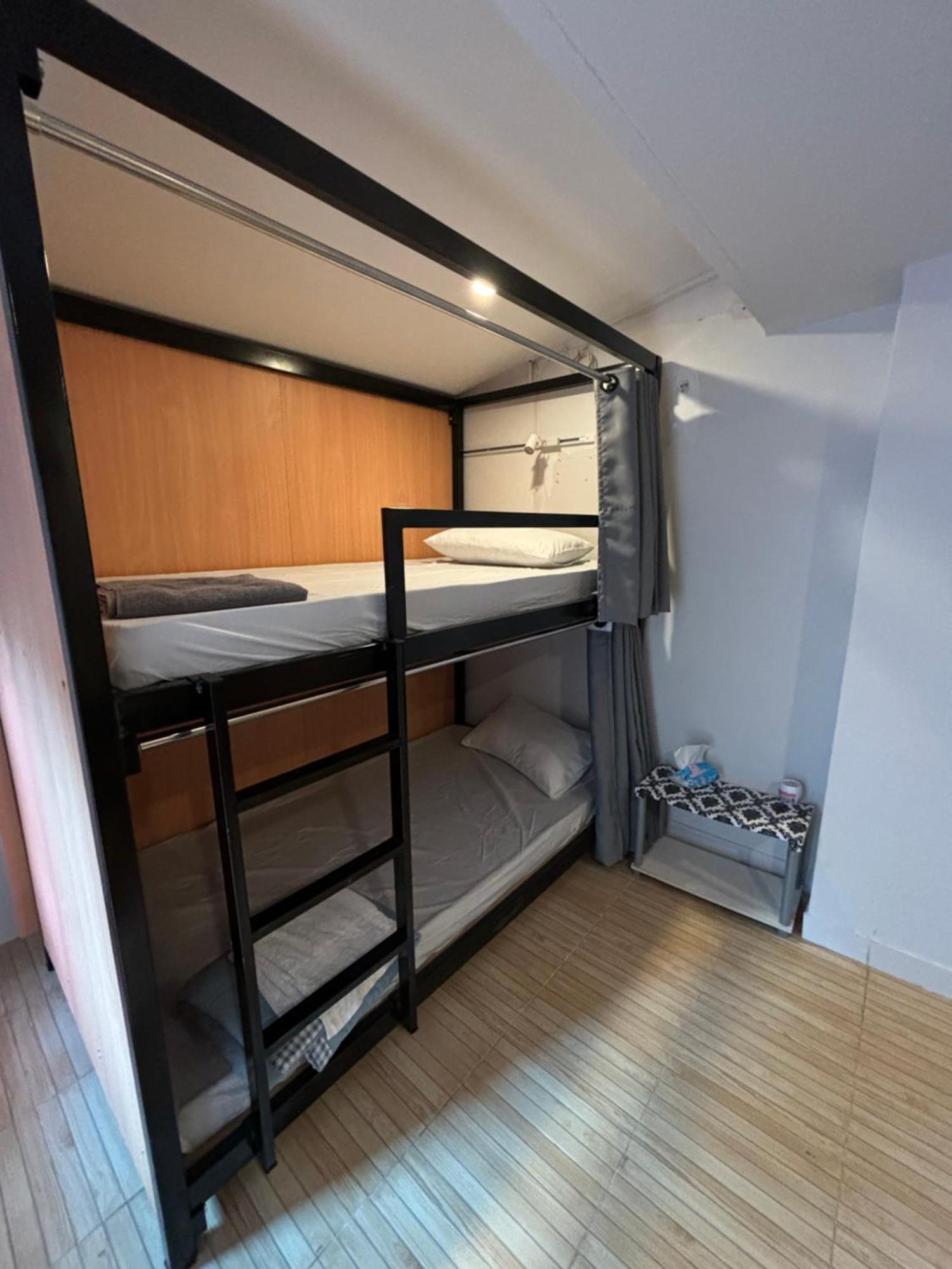 The Cute Silom Hostel Банкок Екстериор снимка
