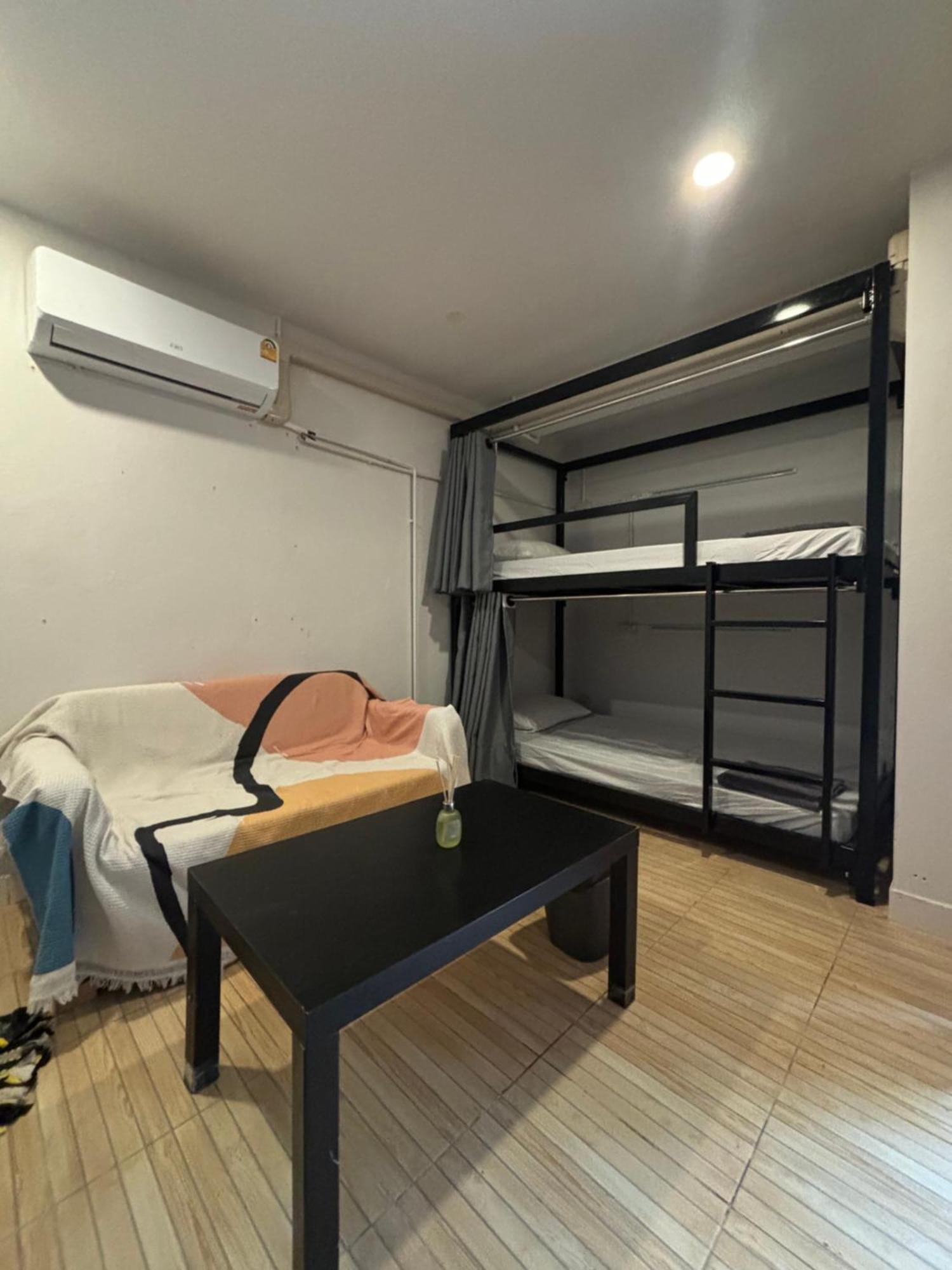 The Cute Silom Hostel Банкок Екстериор снимка