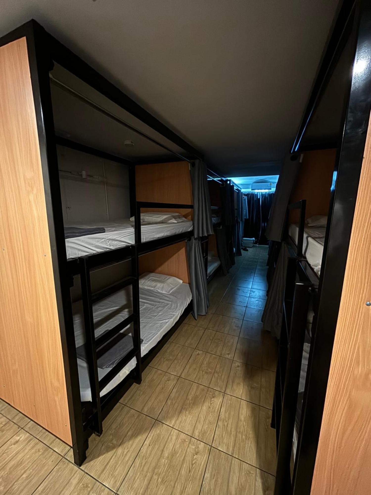 The Cute Silom Hostel Банкок Екстериор снимка