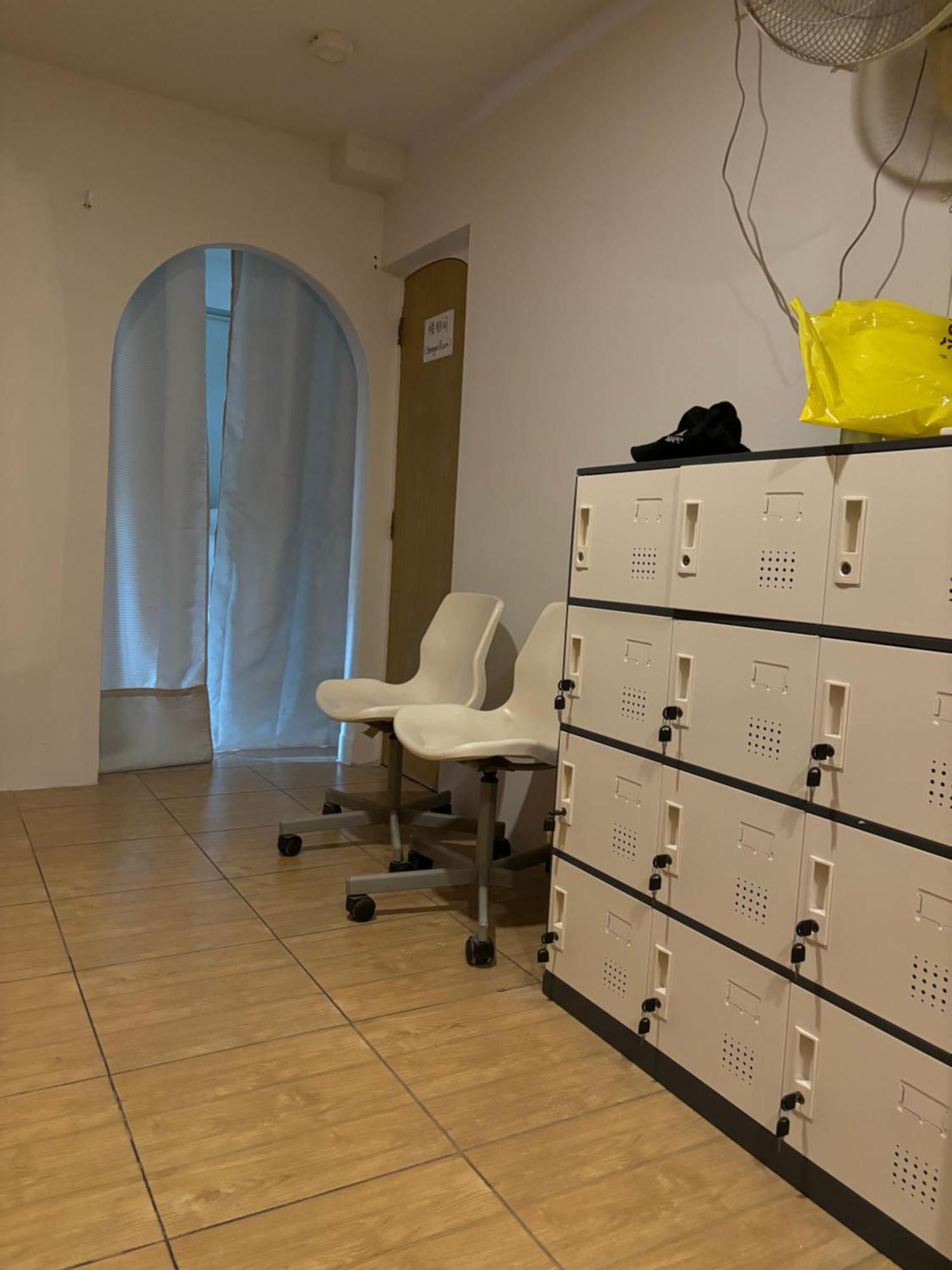 The Cute Silom Hostel Банкок Екстериор снимка