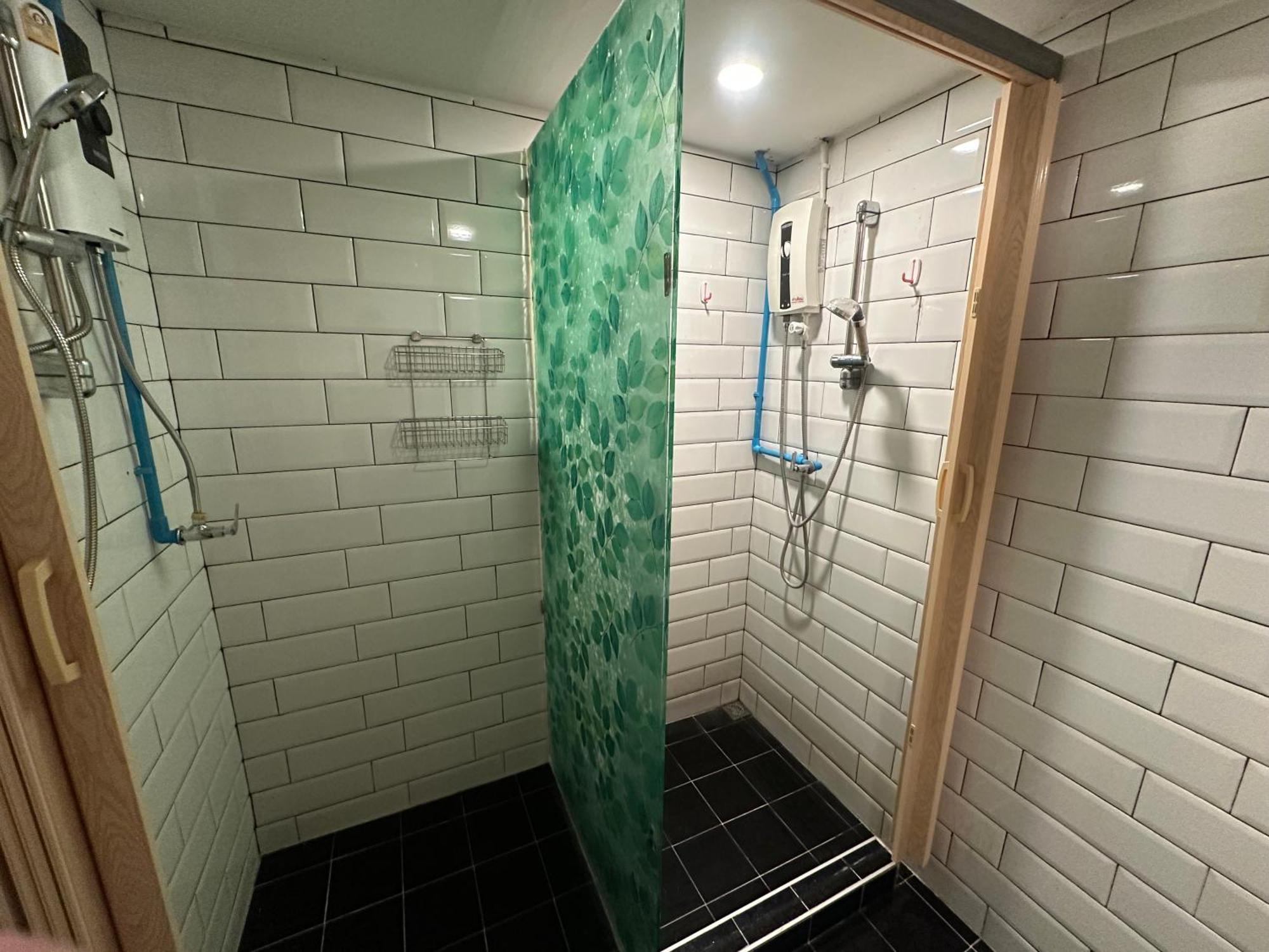 The Cute Silom Hostel Банкок Екстериор снимка