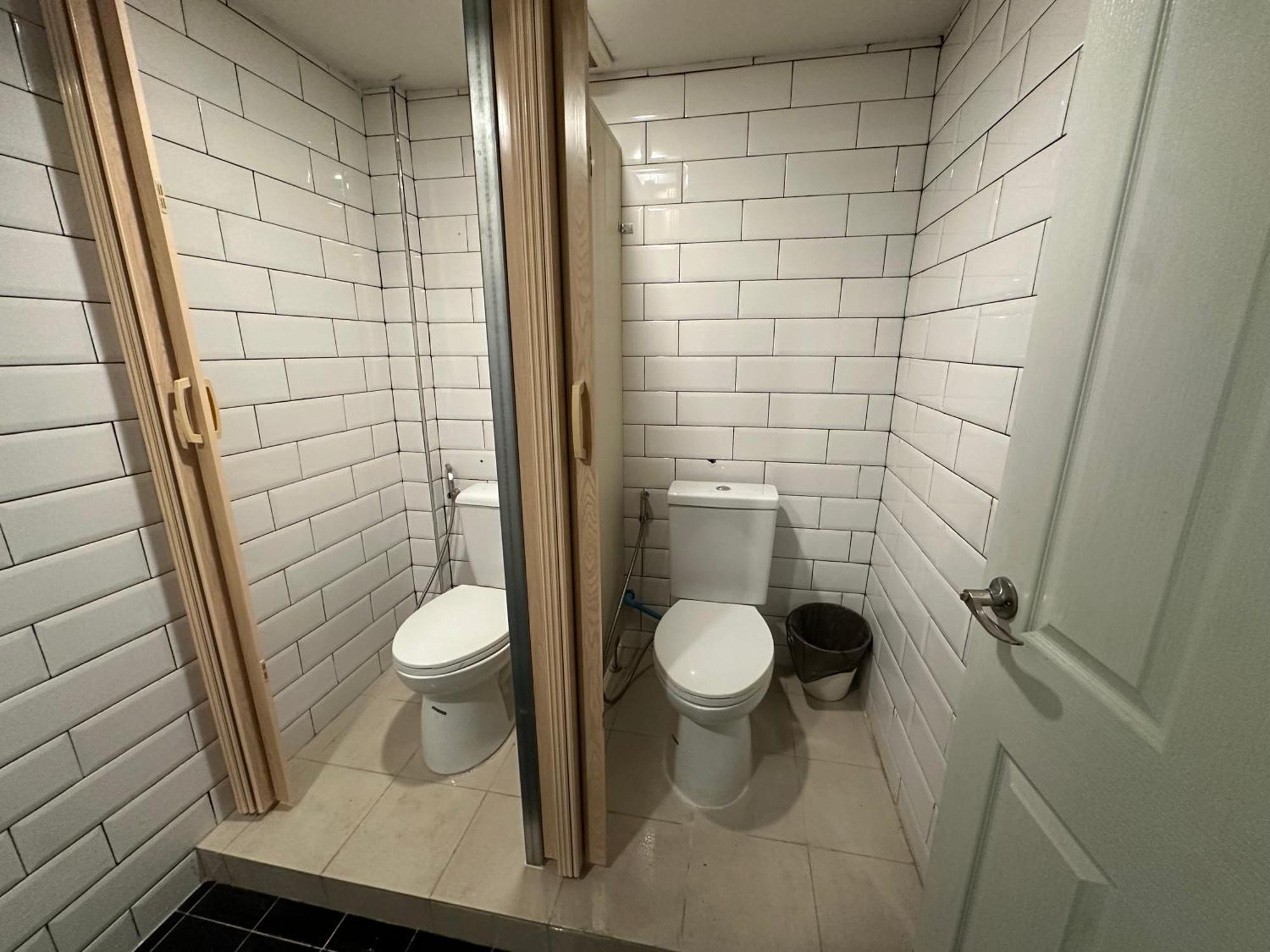 The Cute Silom Hostel Банкок Екстериор снимка