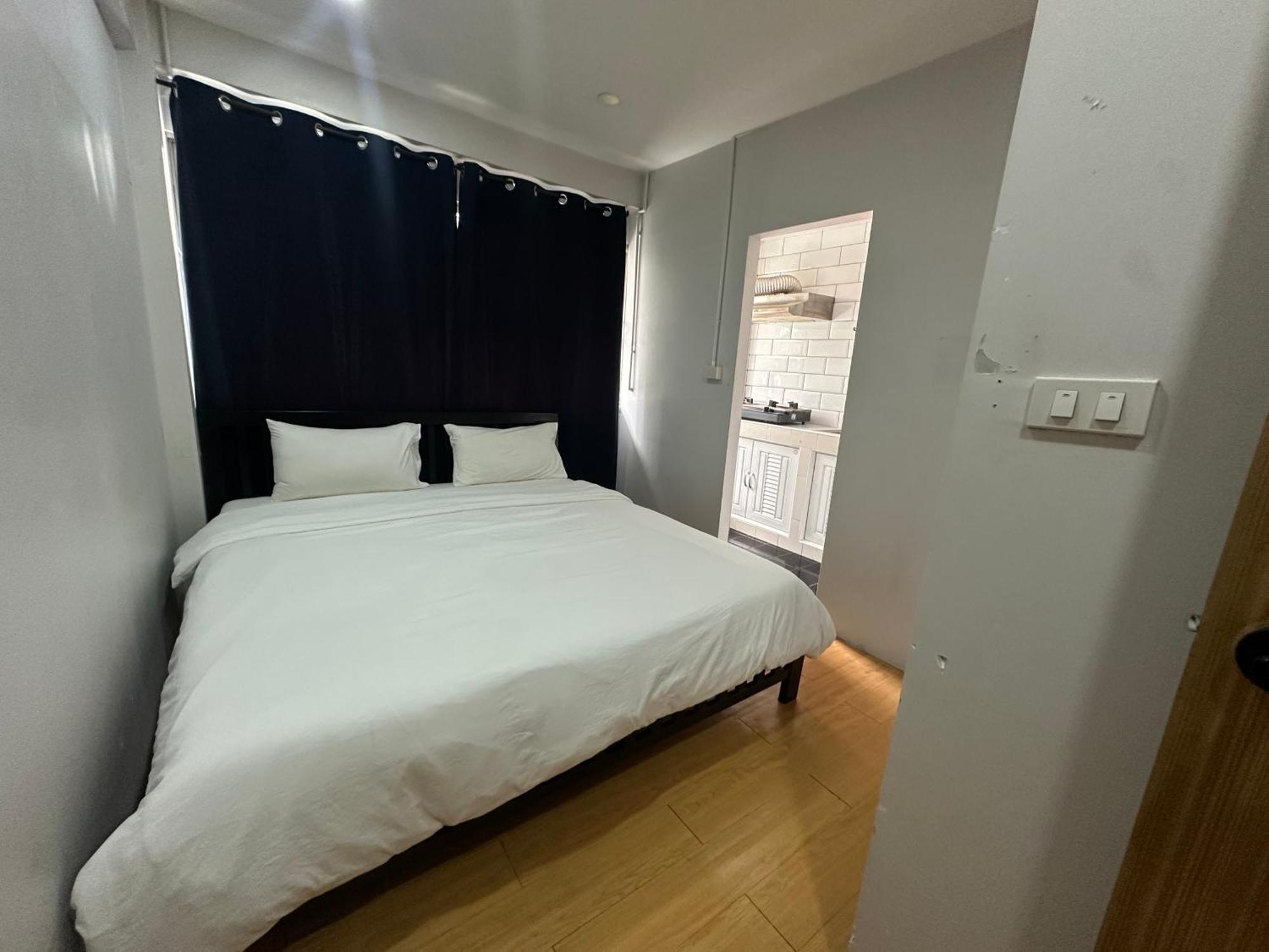 The Cute Silom Hostel Банкок Екстериор снимка