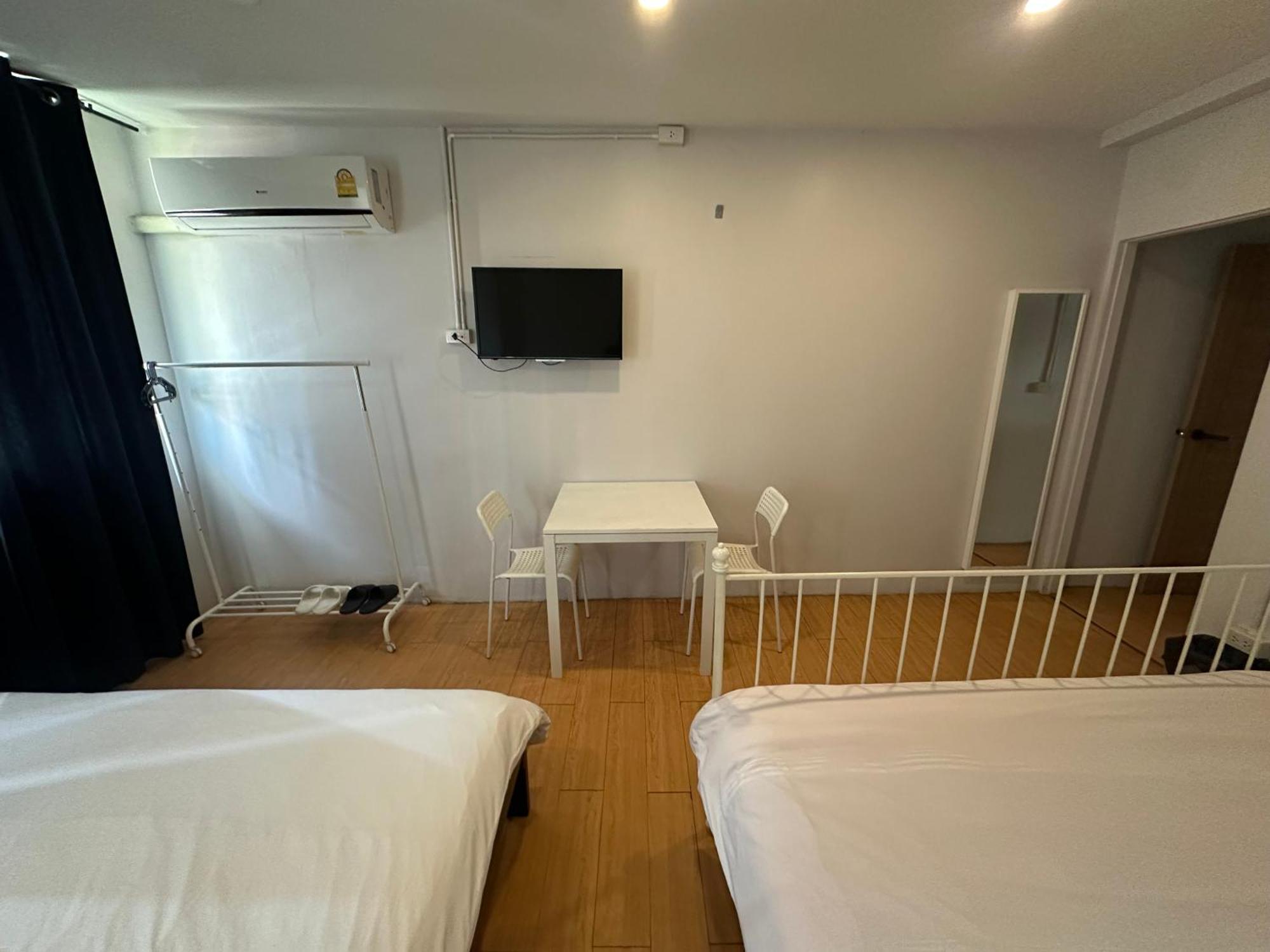 The Cute Silom Hostel Банкок Екстериор снимка
