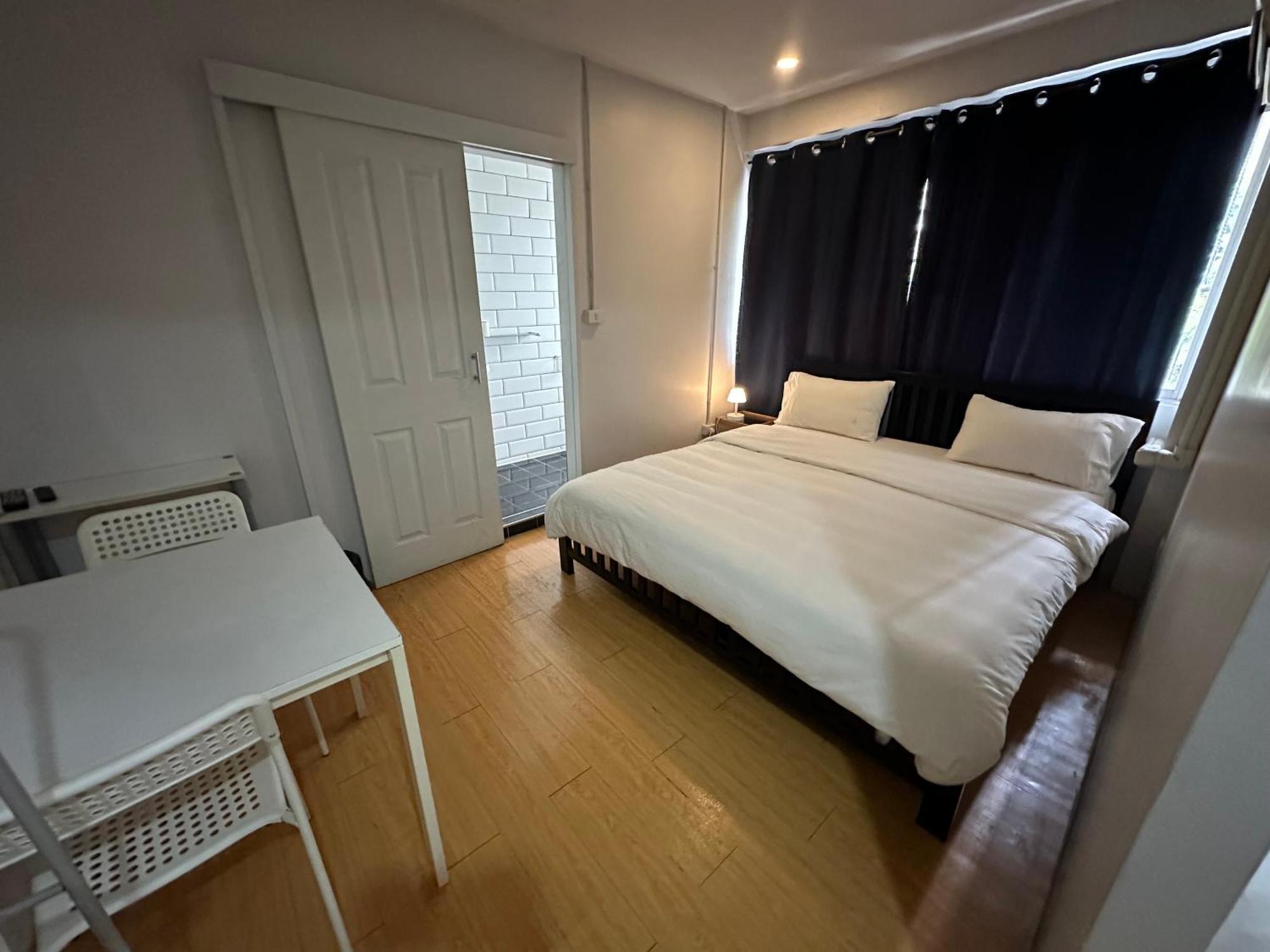 The Cute Silom Hostel Банкок Екстериор снимка