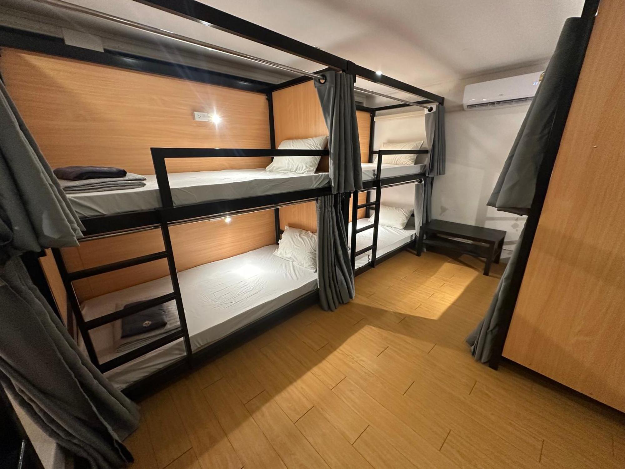 The Cute Silom Hostel Банкок Екстериор снимка