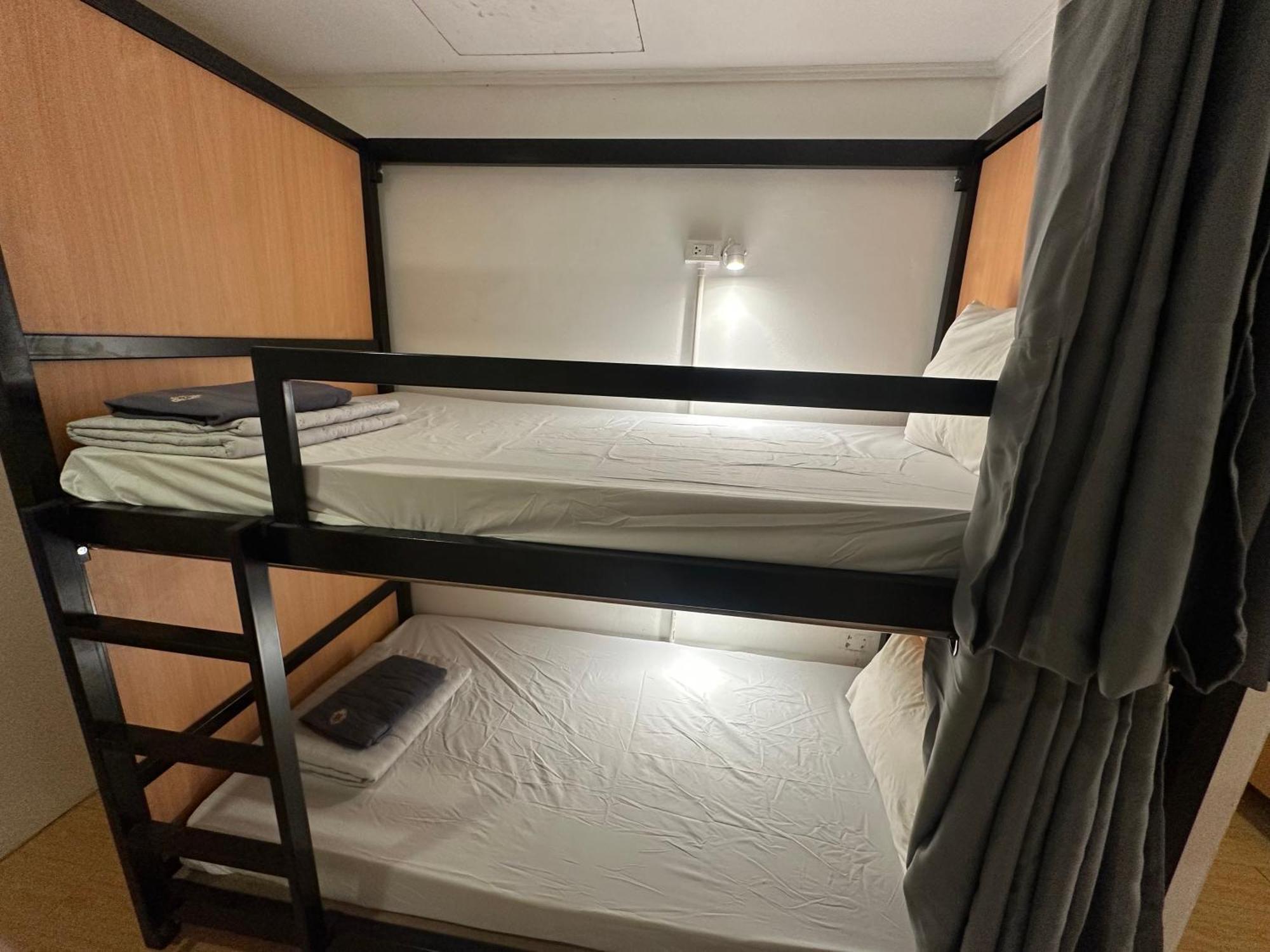 The Cute Silom Hostel Банкок Екстериор снимка